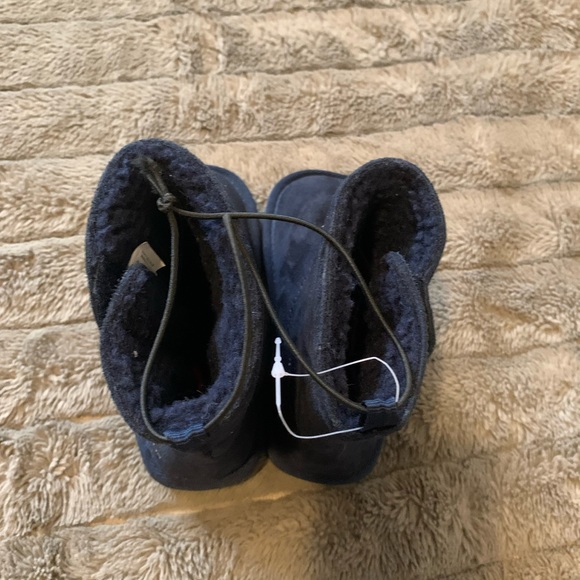Baby boy blue Ugg's size 3-4 brand new $10 - Picture 4 of 5